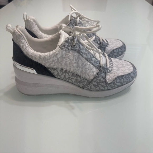 Michael kors Women's Sneakers in Gray and White wedge sneakers 8.5 allie u7 - Picture 1 of 8